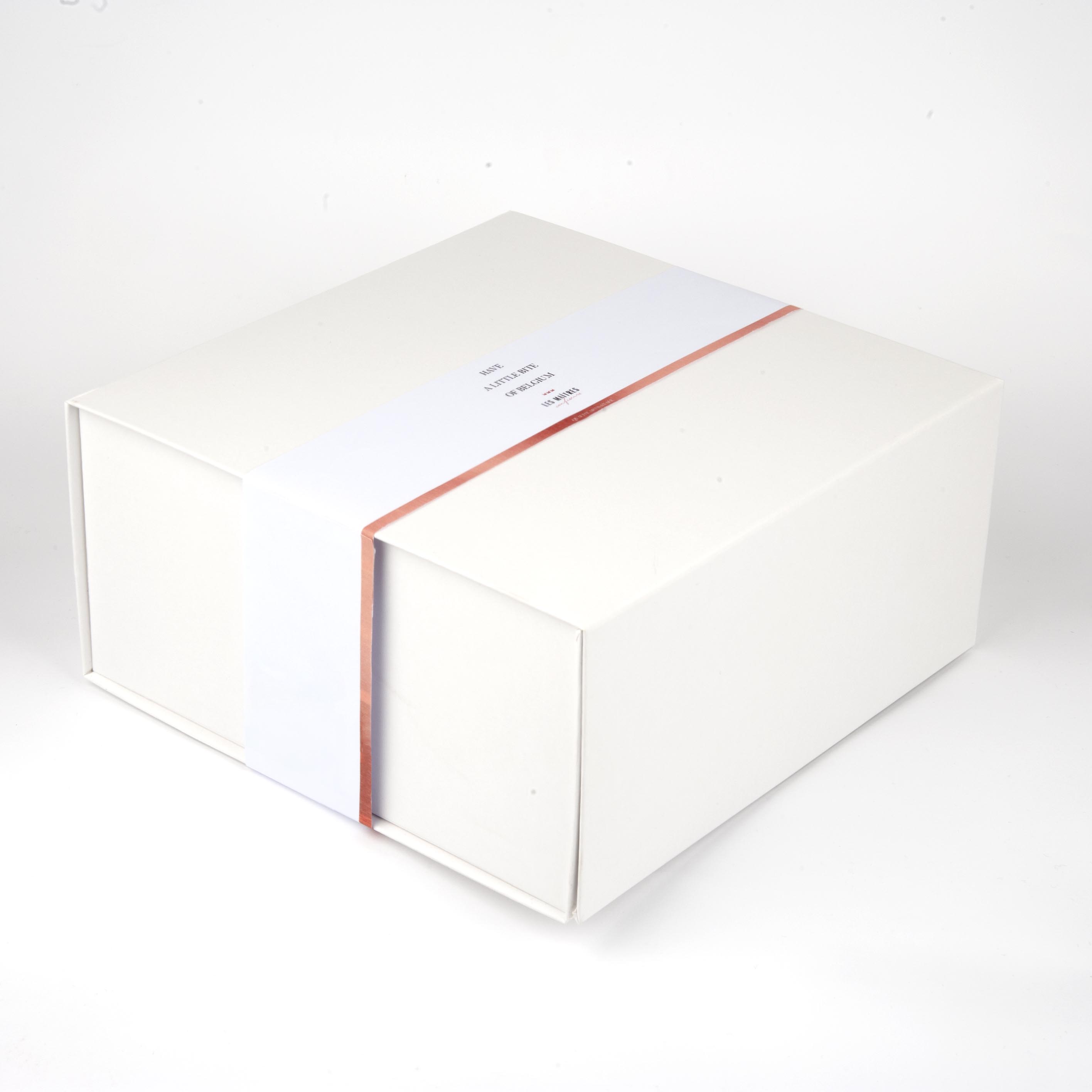 Boîte magnetique blanche - 22 x 23 x 11 cm – Les Maîtres Confiseurs